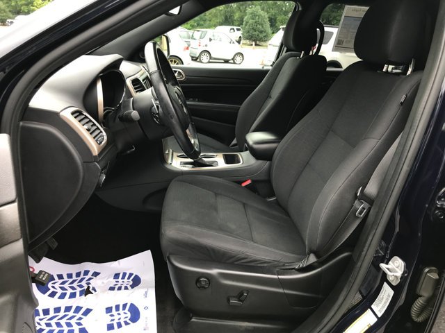 Used 2017 True Blue Pearlcoat Jeep Laredo image 22