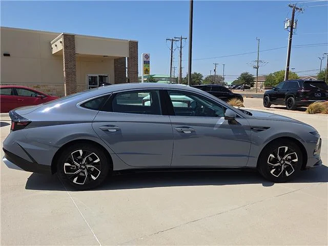 Used 2025 Transmission Blue Hyundai SEL Front-Wheel Drive image 4