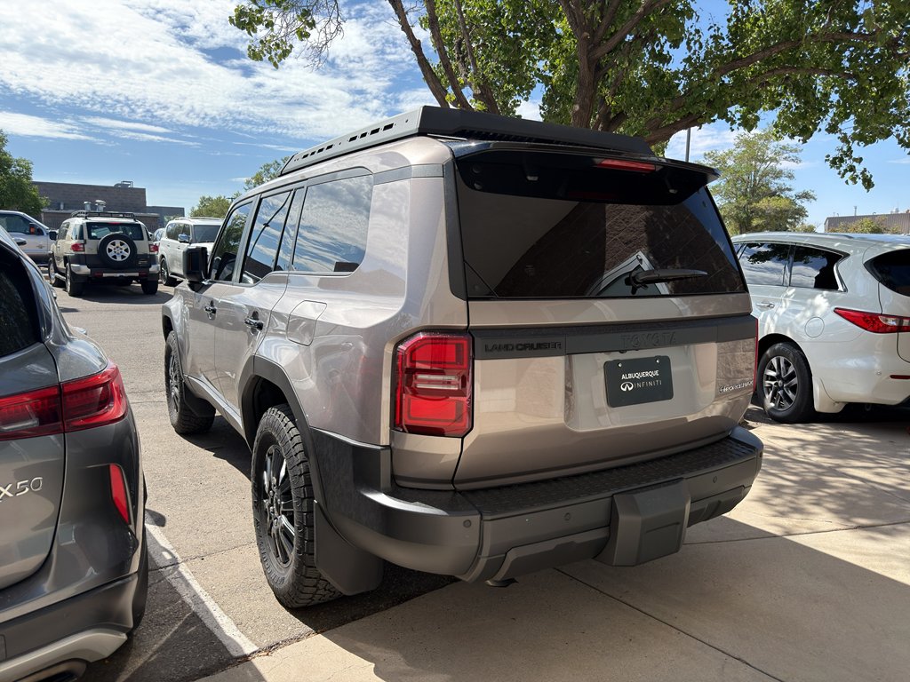 Used 2025  Toyota  image 5