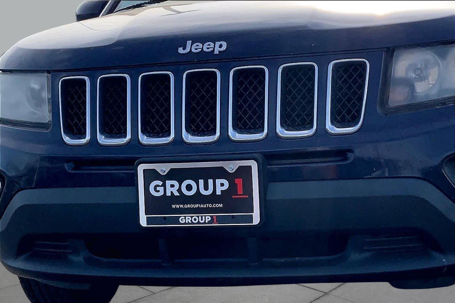 Used 2014 True Blue Pearlcoat Jeep Sport image 30