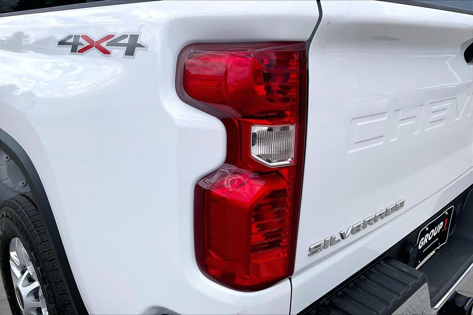 Used 2025 Summit White Chevrolet LT image 26