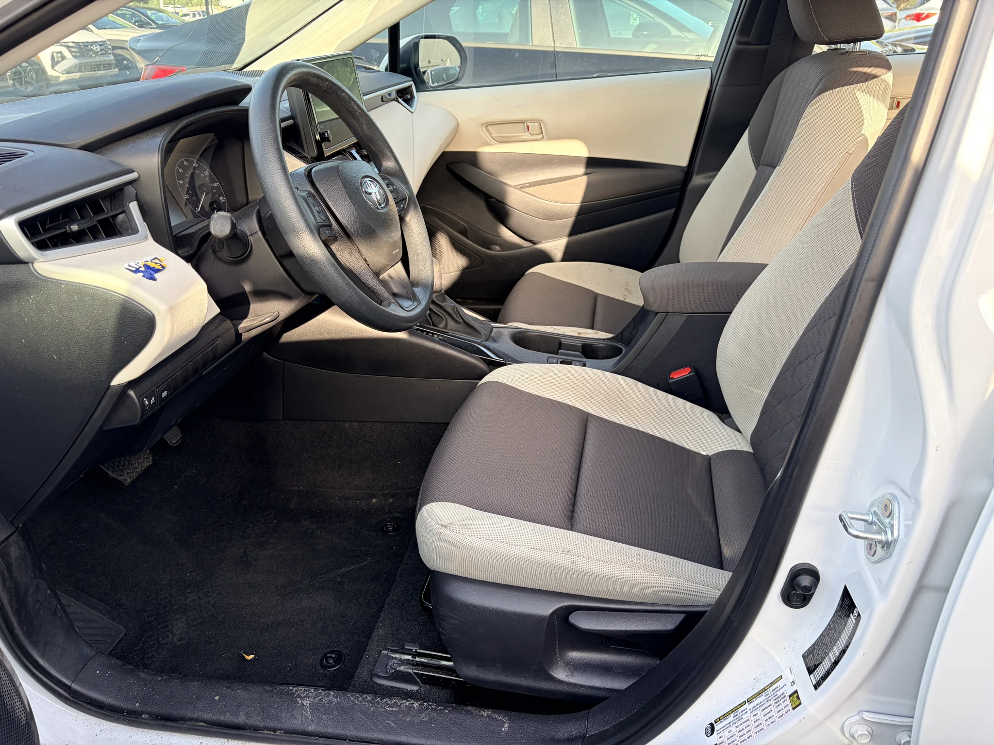 Used 2025 Ice Cap Toyota LE image 9