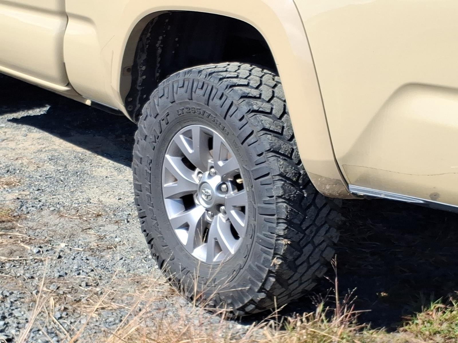Used 2017  TOYOTA  image 15