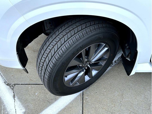 New 2026 RADIANT WHITE INFINITI Pure 4WD image 25