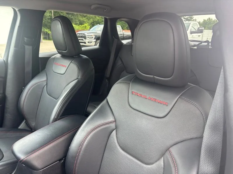 Used 2022 Silver Jeep Trailhawk image 25
