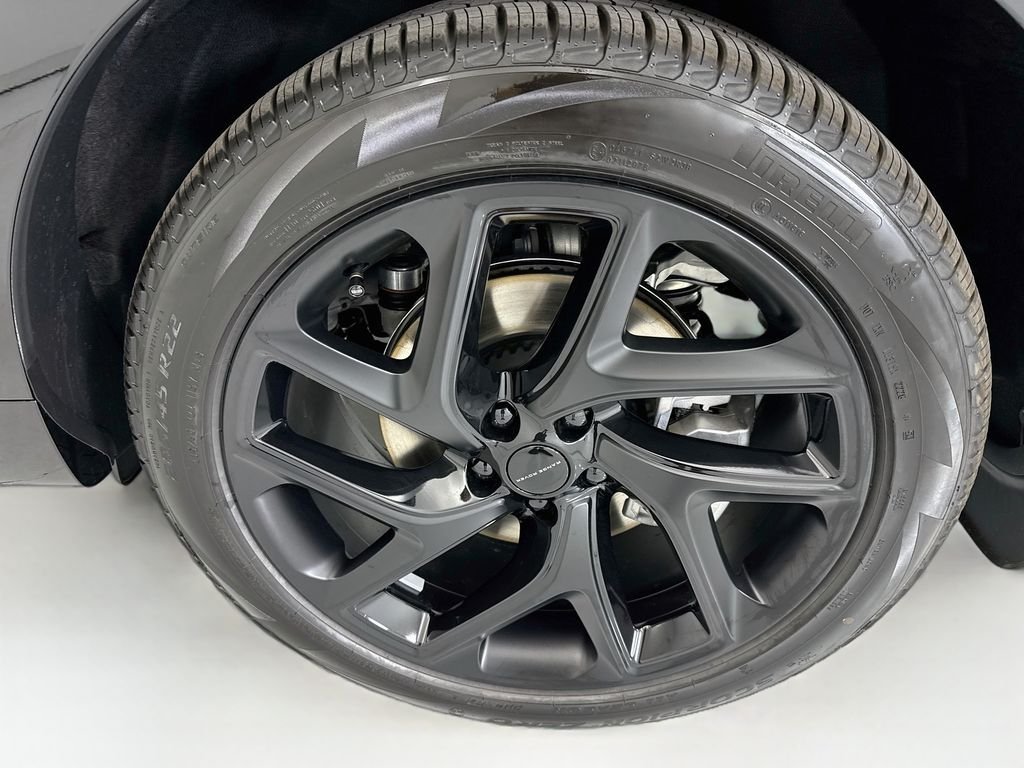 New 2026 Santorini Black Land Rover Dynamic SE image 31
