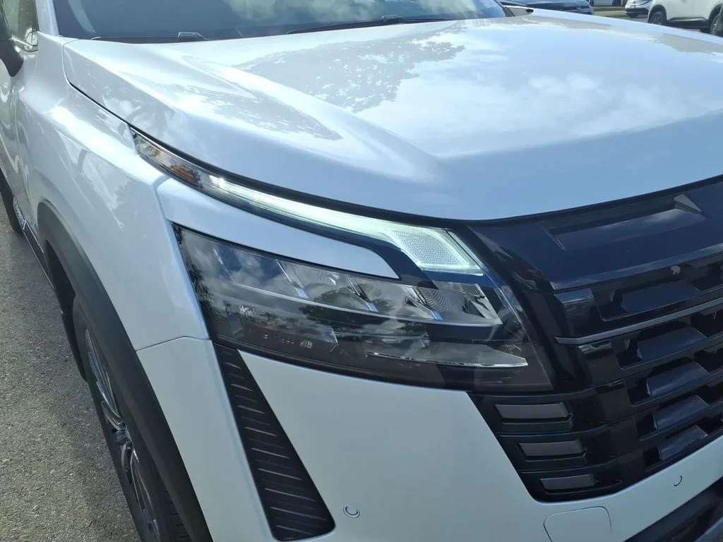 New 2026 Everest White Pearl TriCoat Nissan Platinum image 4