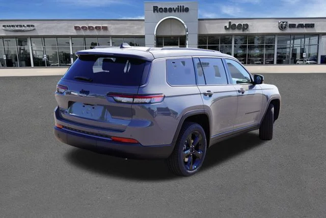 New 2027 Sting-Gray Clear-Coat Paint Jeep Limited image 3