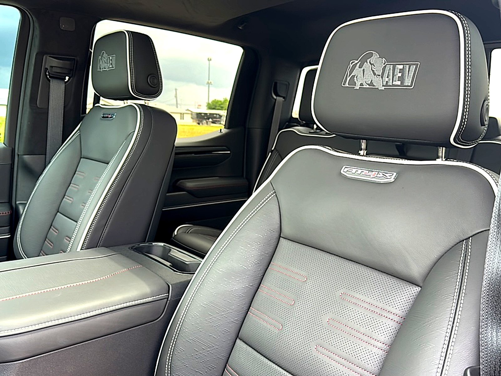 Used 2026 Onyx Black GMC Crew Cab, Short Bed, AT4X, 4WD image 14