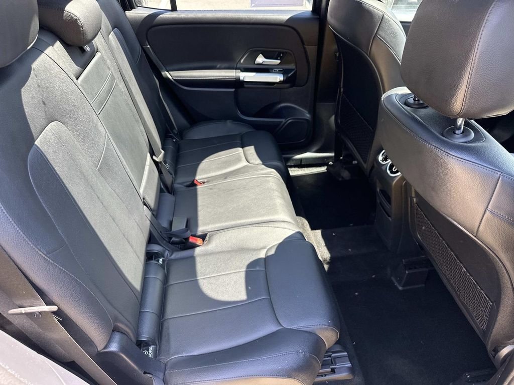 Certified Used 2022  Mercedes-Benz GLB 250 image 12