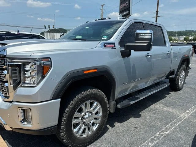 Used 2022 Silver GMC Denali image 3