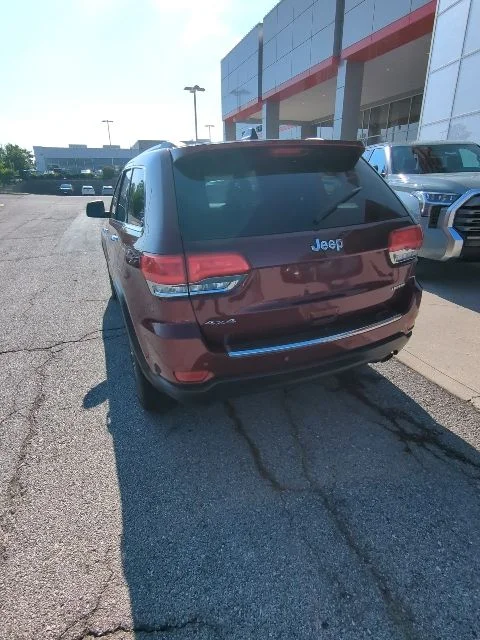 Used 2018 Red Jeep Limited image 13