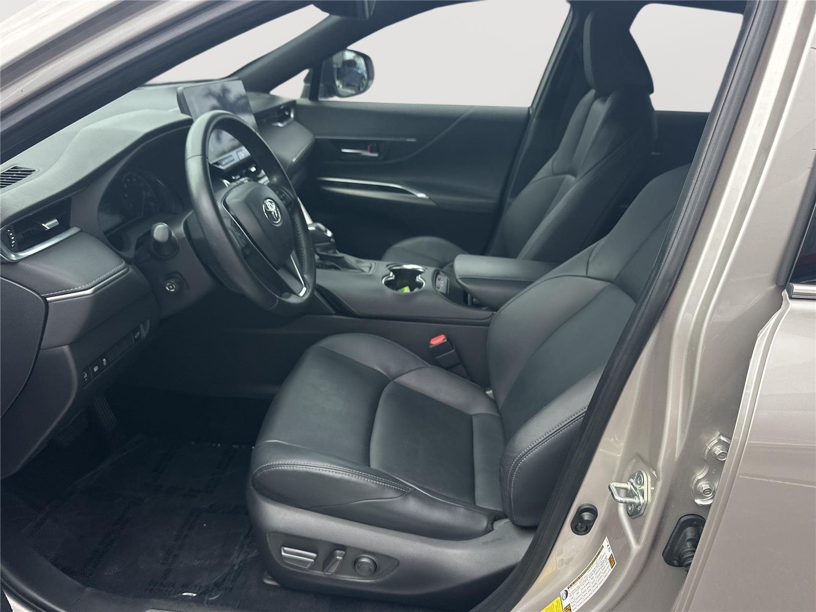 Used 2023 Titanium Glow Toyota XLE image 8