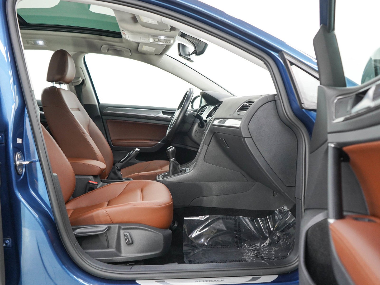 Used 2017 Silk Blue Metallic Volkswagen TSI SE image 12