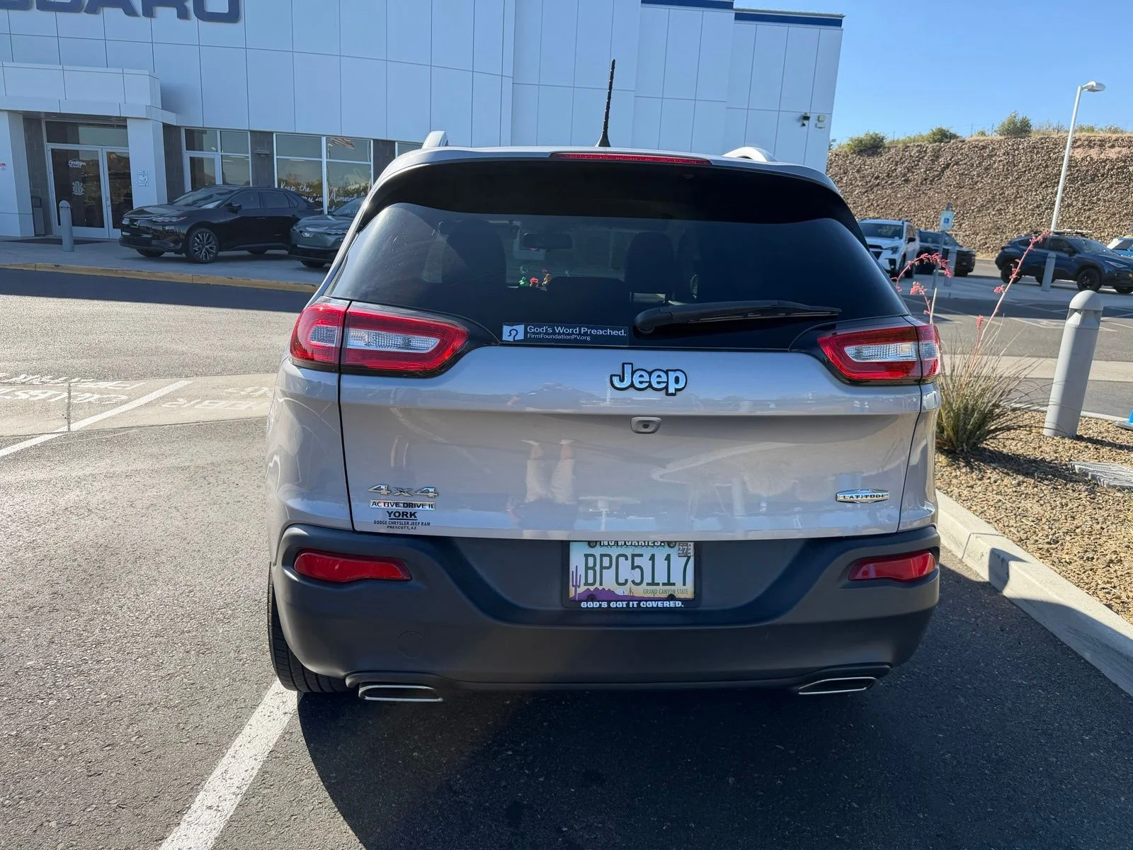 Used 2018 Silver Jeep Latitude Plus image 8
