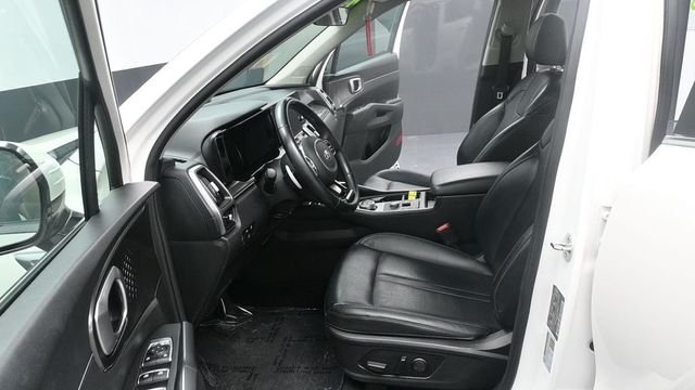 Used 2021 White Kia EX image 29