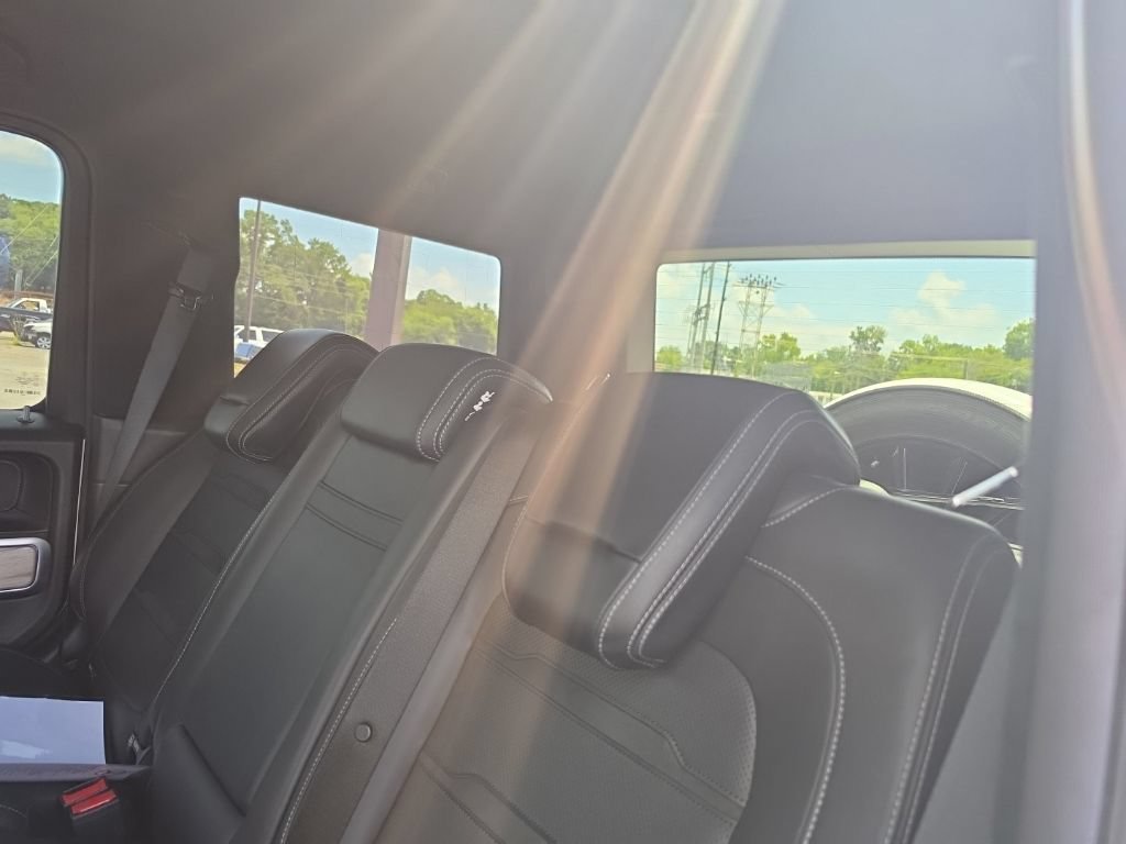 Used 2020 designo Diamond White Metallic Mercedes-Benz G 63 AMG® image 33