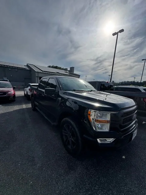 Used 2021 Black Ford XLT image 2