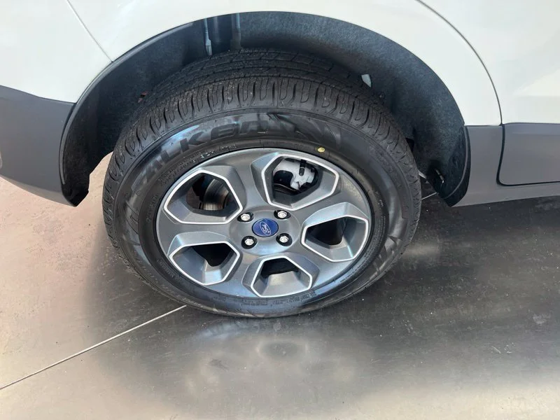 Used 2022 White Ford S image 9
