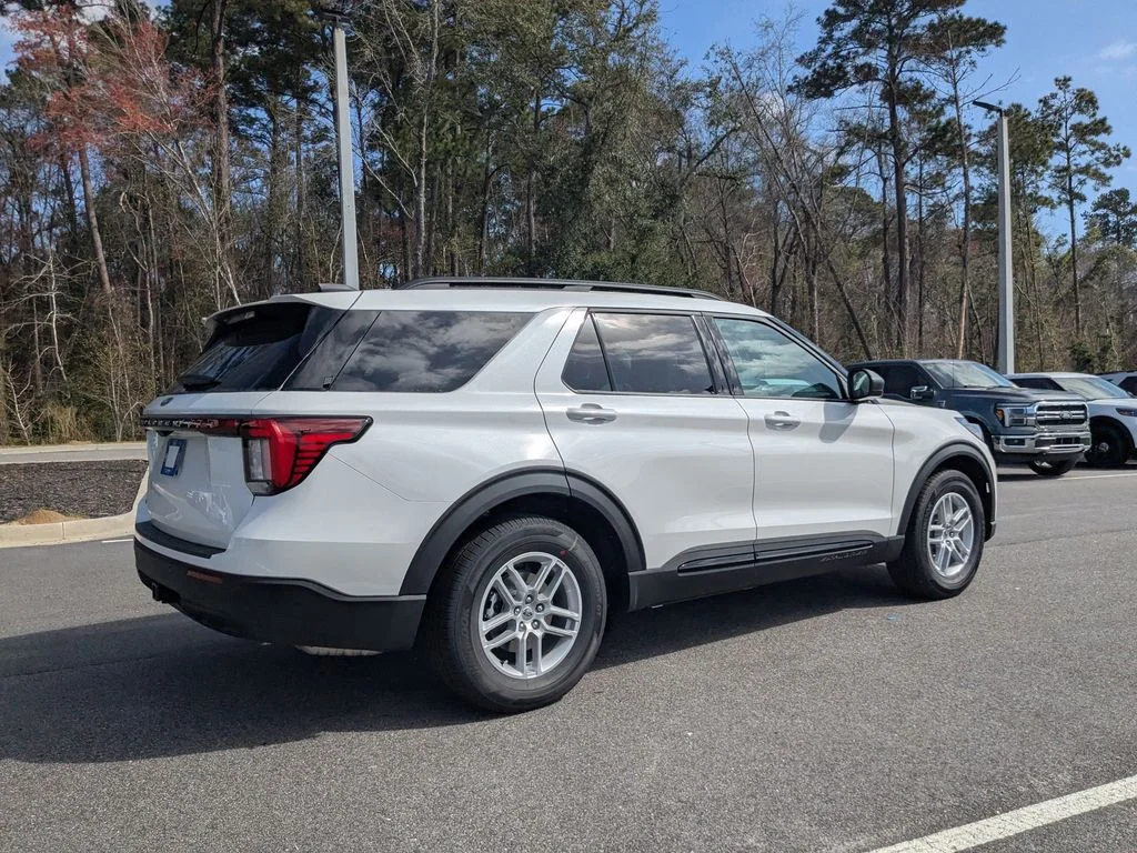 New 2026 Star White Metallic Tri-Coat Ford Active image 4