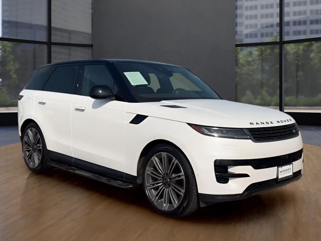 Used 2024 White Land Rover SE image 3