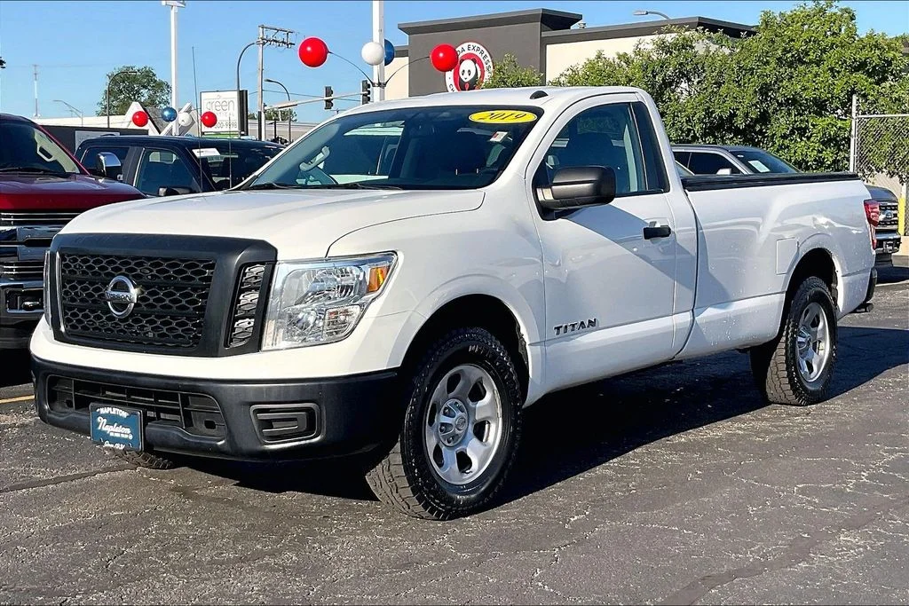 Used 2019 White Nissan S image 11