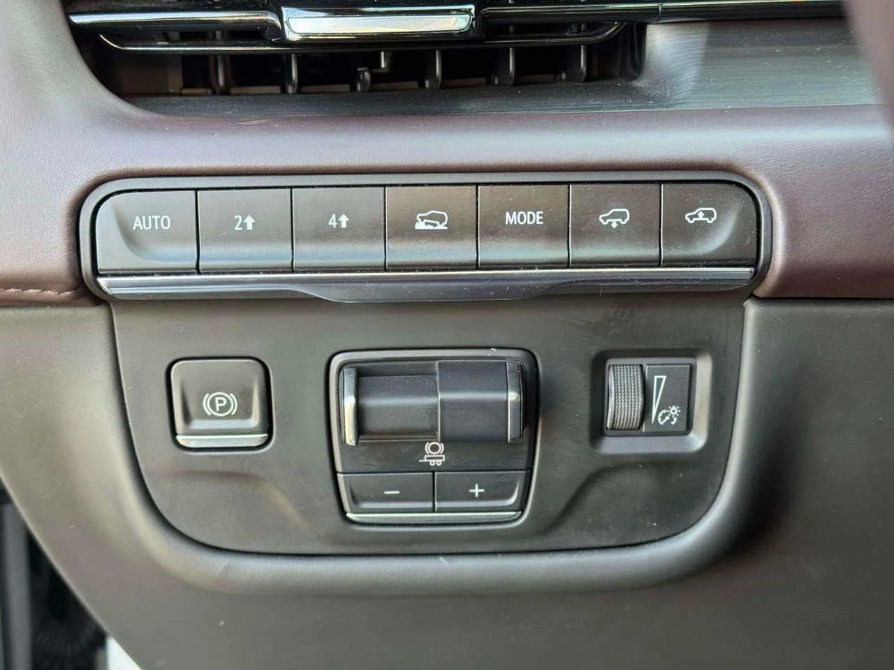 Used 2023 Crystal White Tricoat Cadillac 4WD Sport Platinum image 20