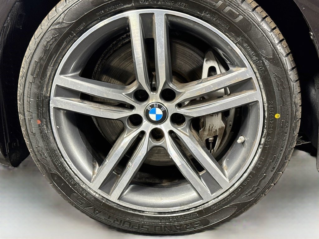 Used 2021 Dark Graphite Metallic BMW 540i xDrive image 34