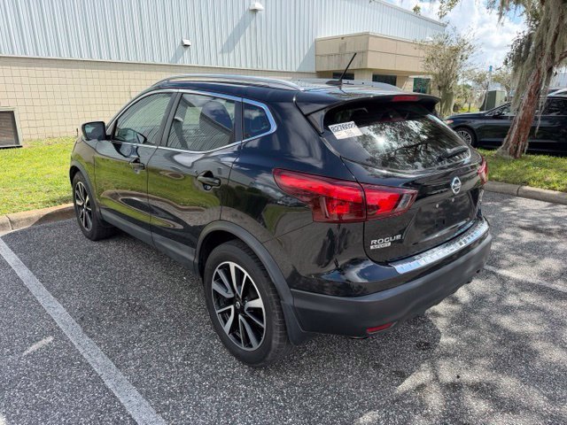 Used 2018 Magnetic Black Nissan SL image 9