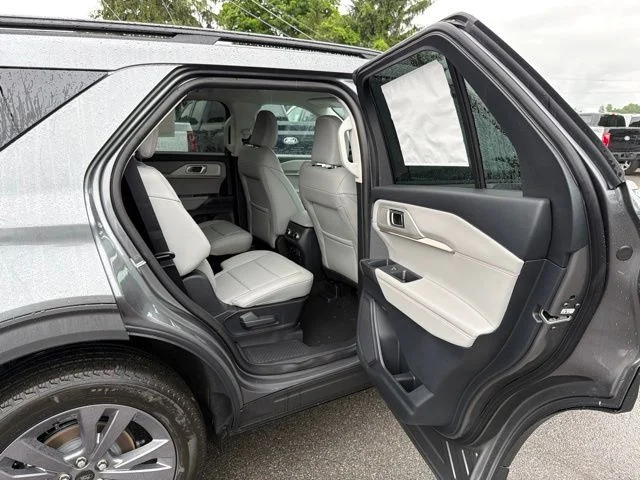 New 2026 Carbonized Gray Metallic Ford Active image 35