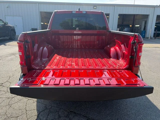 New 2027 Molten Red Pearl-Coat Exterior Paint RAM Big Horn/Lone Star image 22
