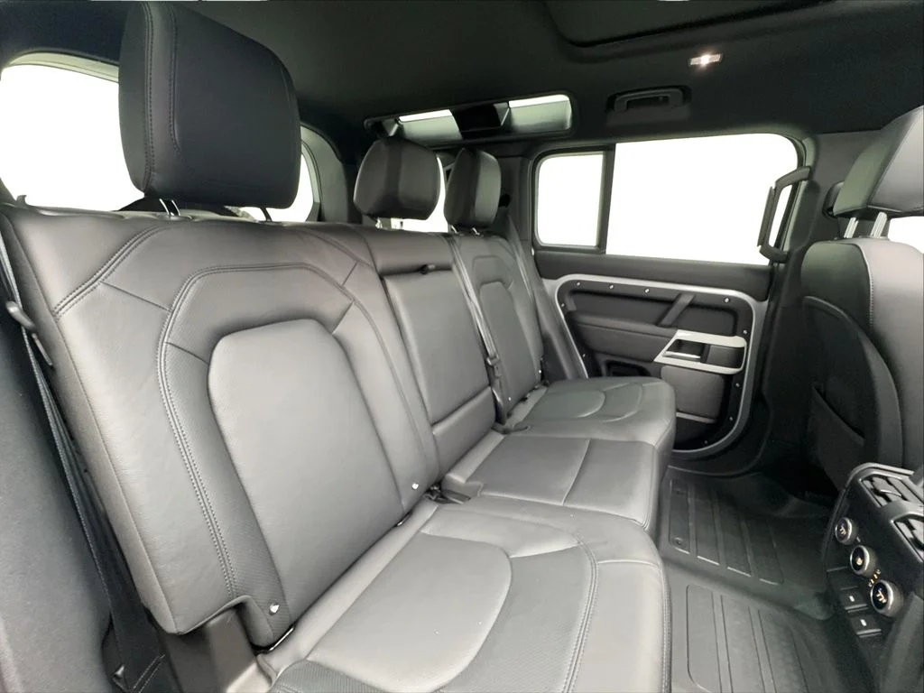 Used 2024 Silver Land Rover S image 28