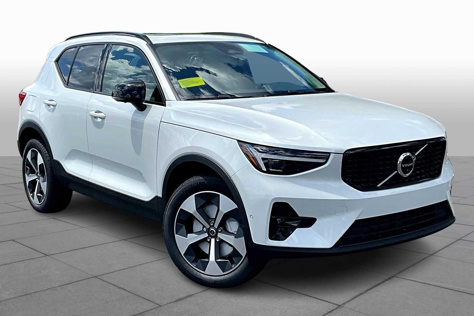2026 Volvo XC40 Plus - Photo 16
