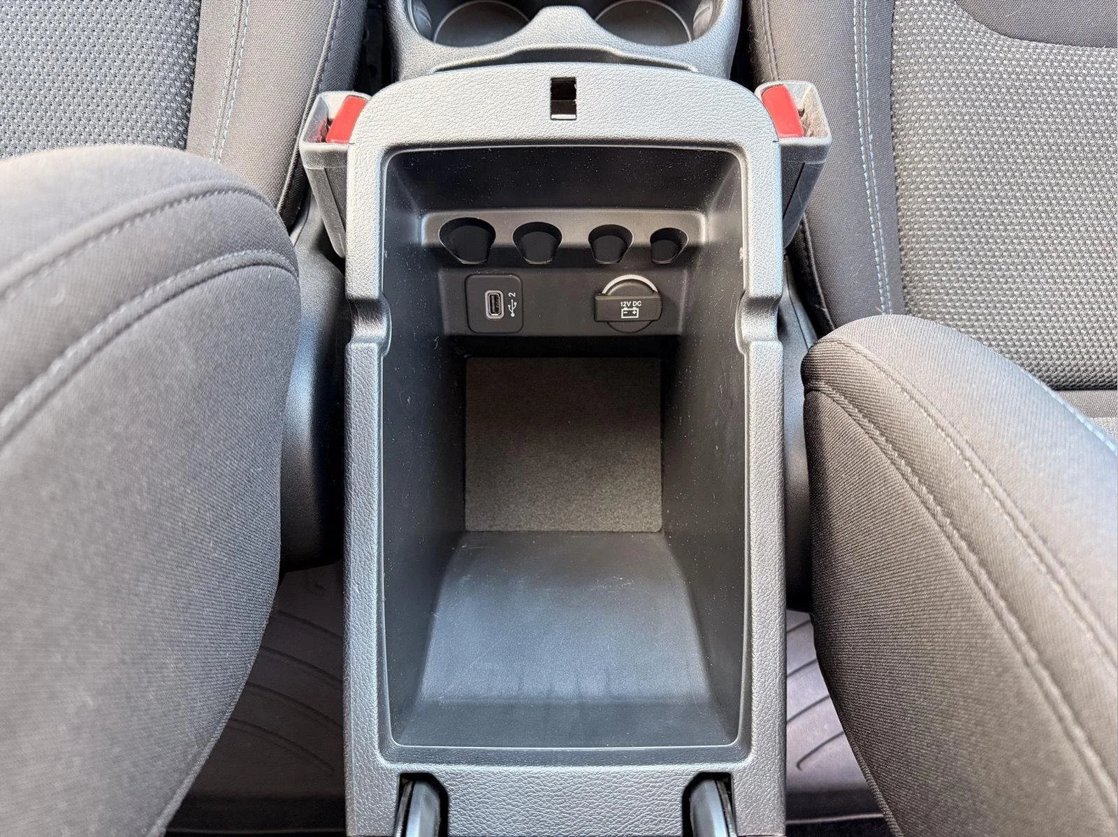 Used 2020 Slate Blue Pearlcoat Jeep Latitude image 15