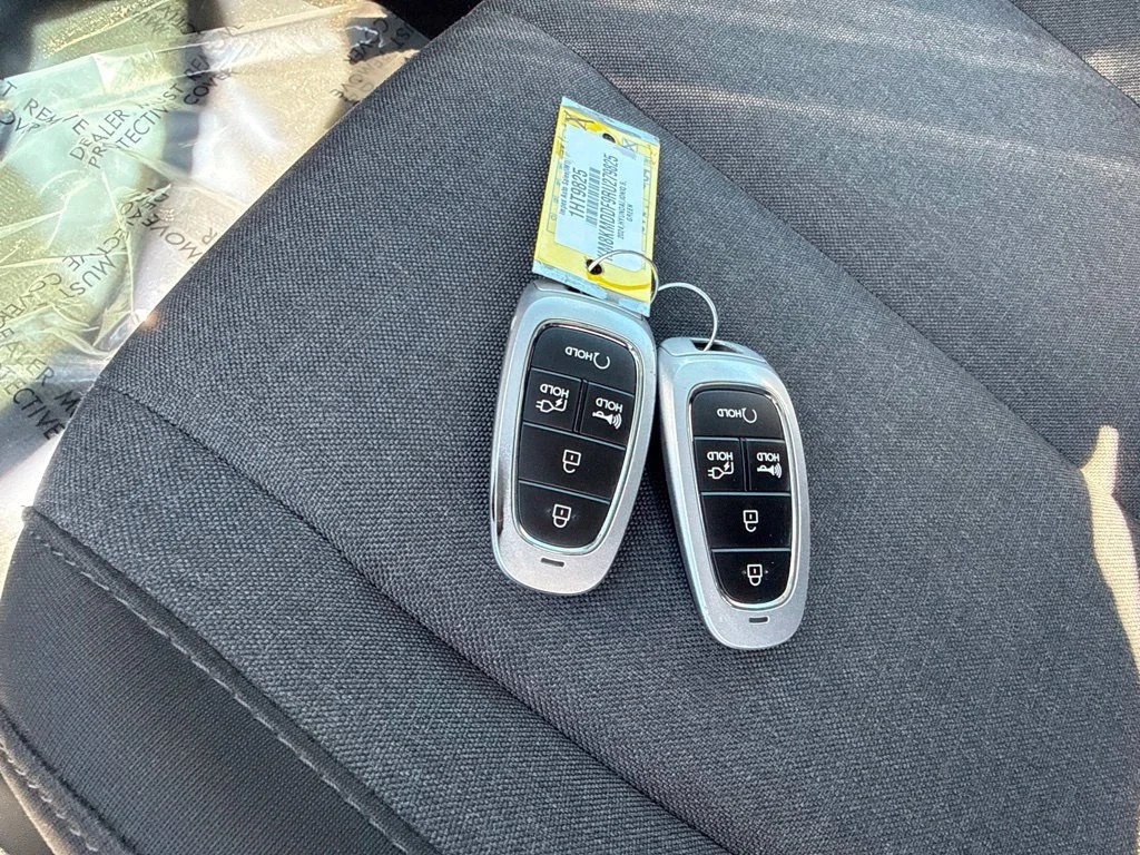 Used 2024 Green Hyundai SE image 29