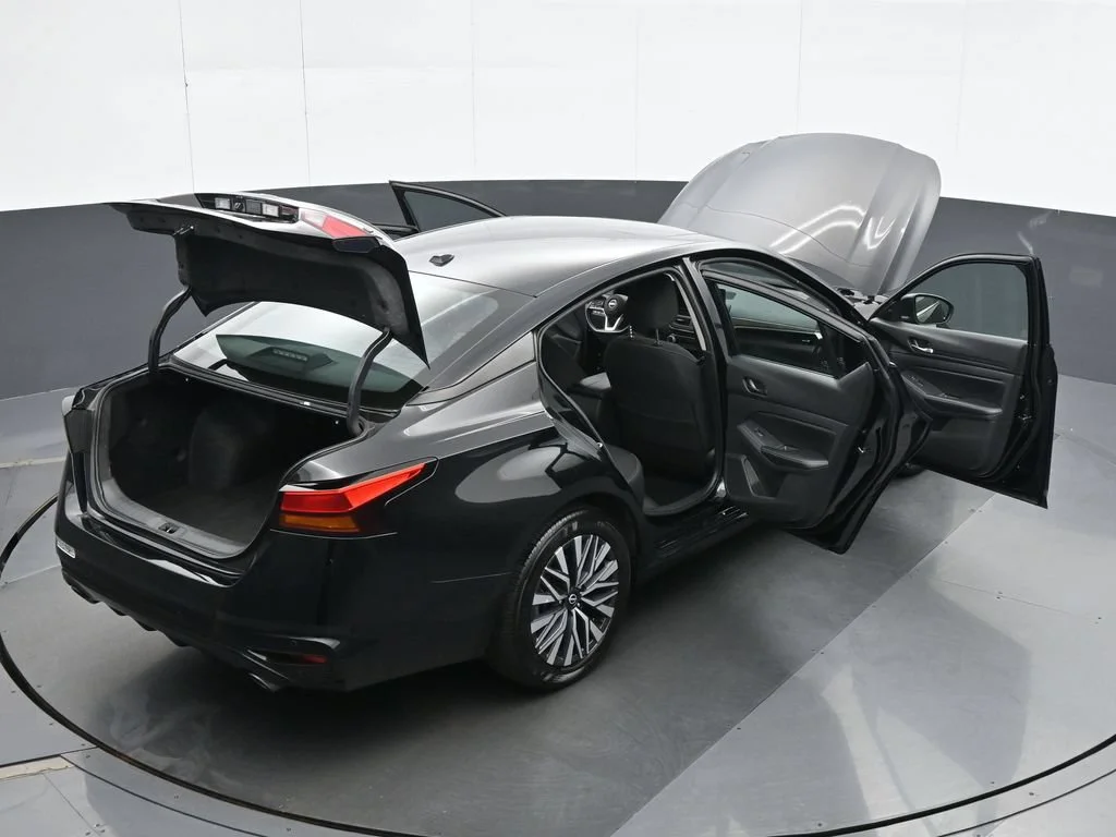Used 2024 Black Nissan 2.5 SV image 39