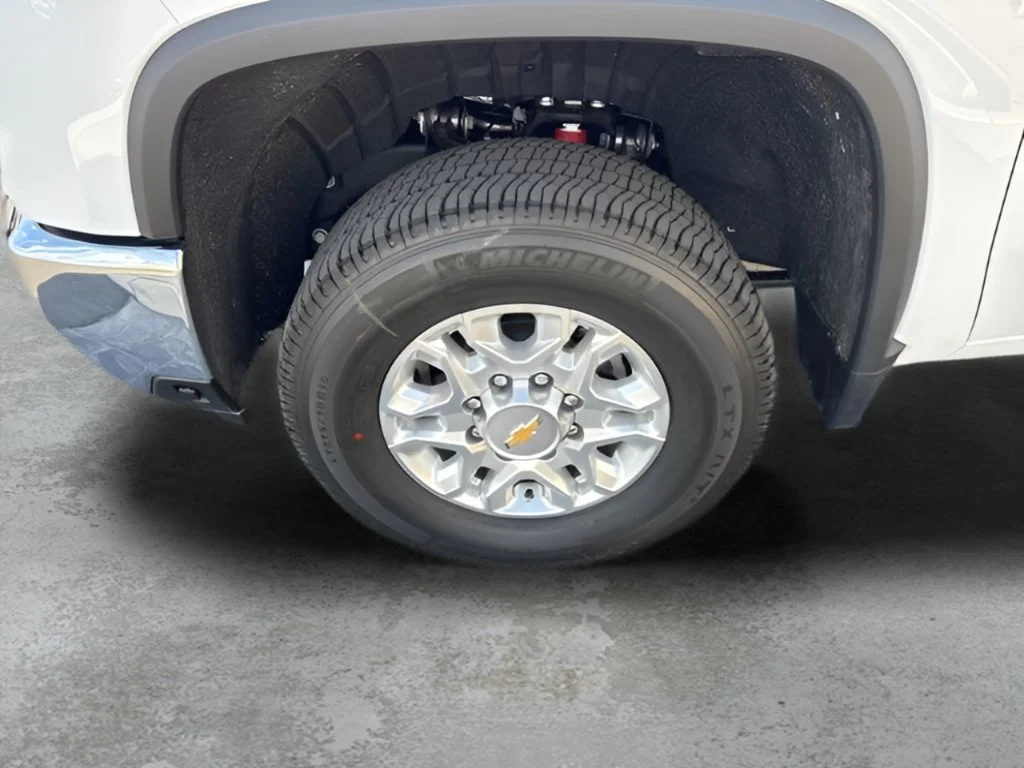 New 2026 Summit White Chevrolet LTZ image 37