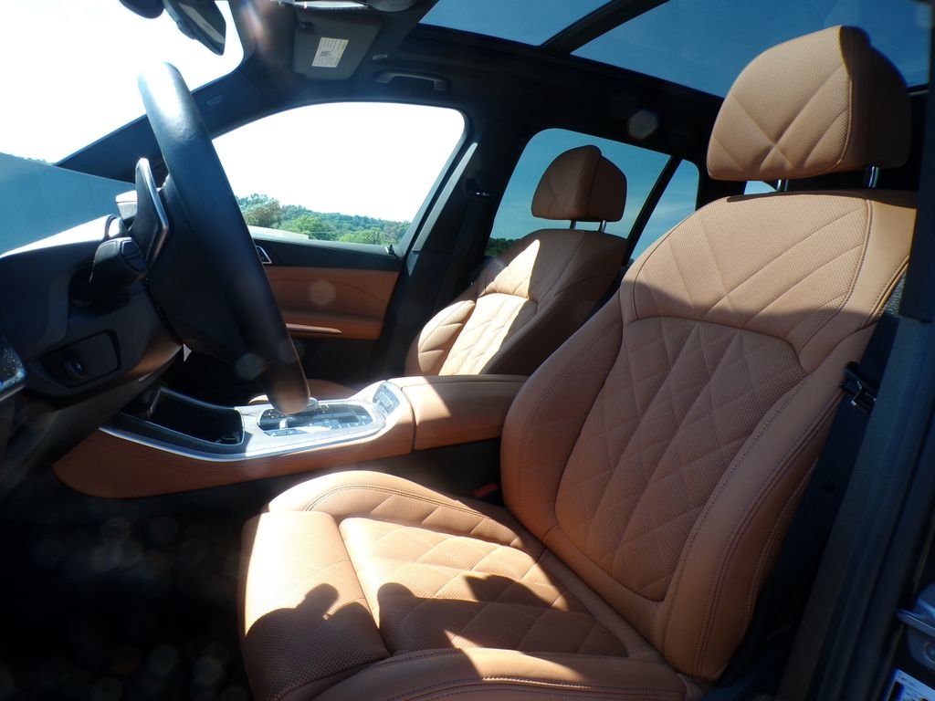 Certified Used 2026 Manhattan Green Metallic BMW xDrive40i image 5