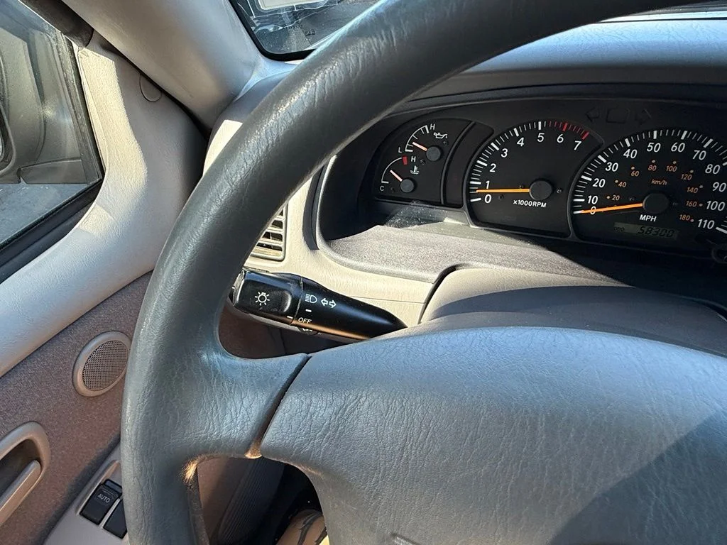 Used 2000 Gray Toyota SR5 image 27