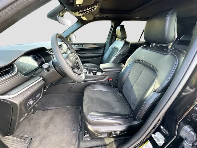 Used 2025 Black Jeep Altitude X image 21