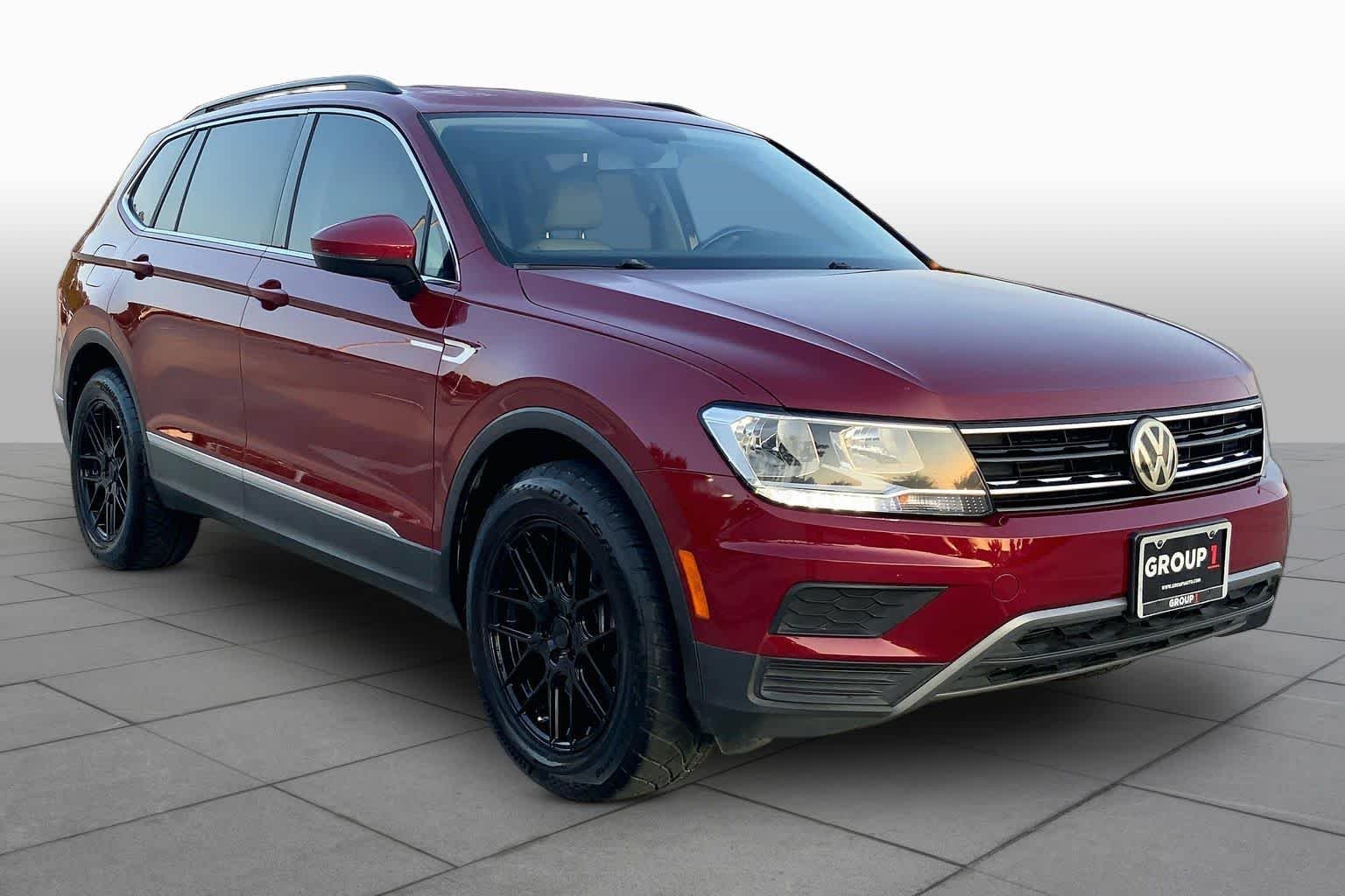 Used 2018 Cardinal Red Metallic Volkswagen SE image 3