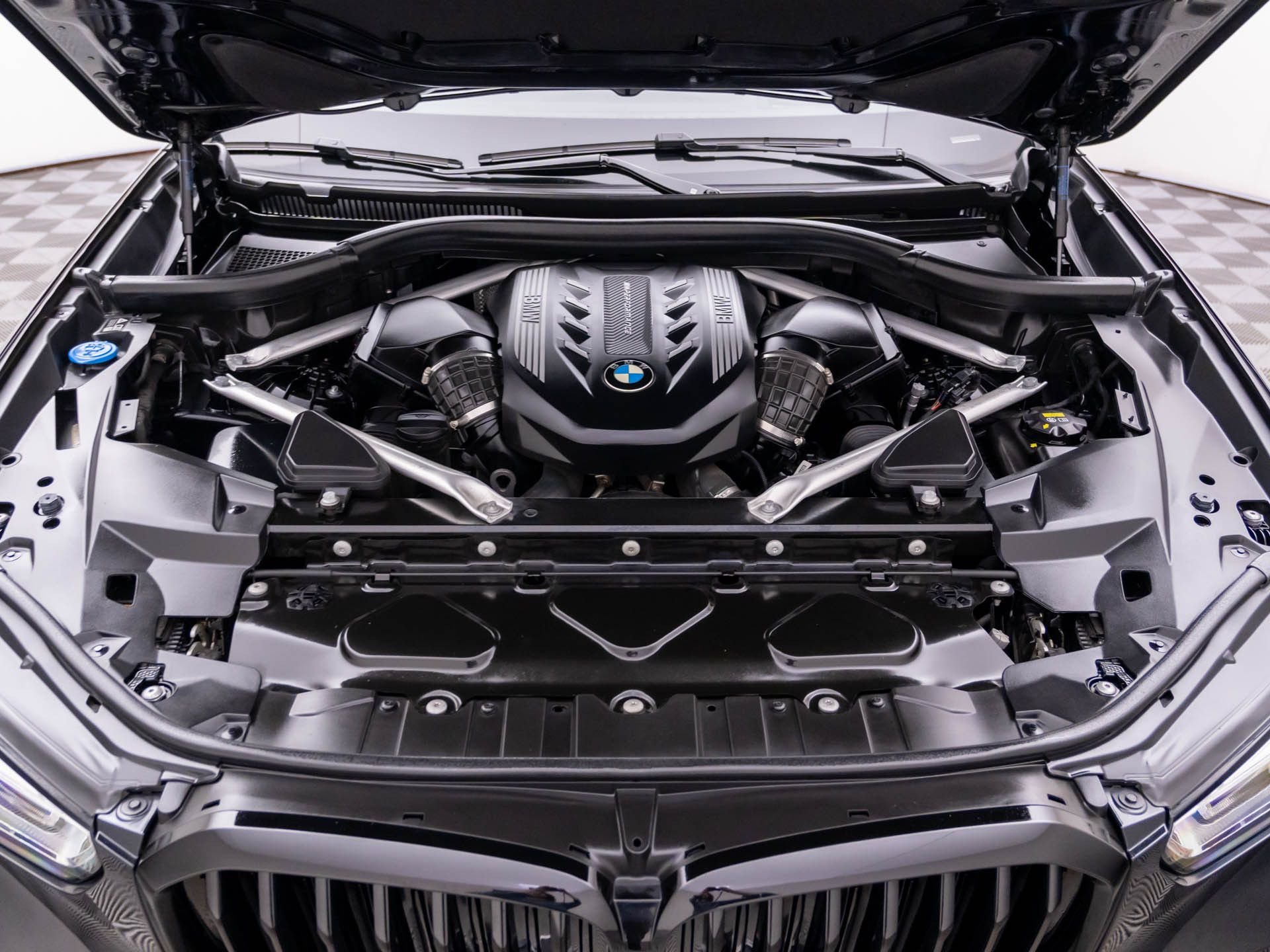 Used 2022 Black Sapphire Metallic BMW M50i image 33