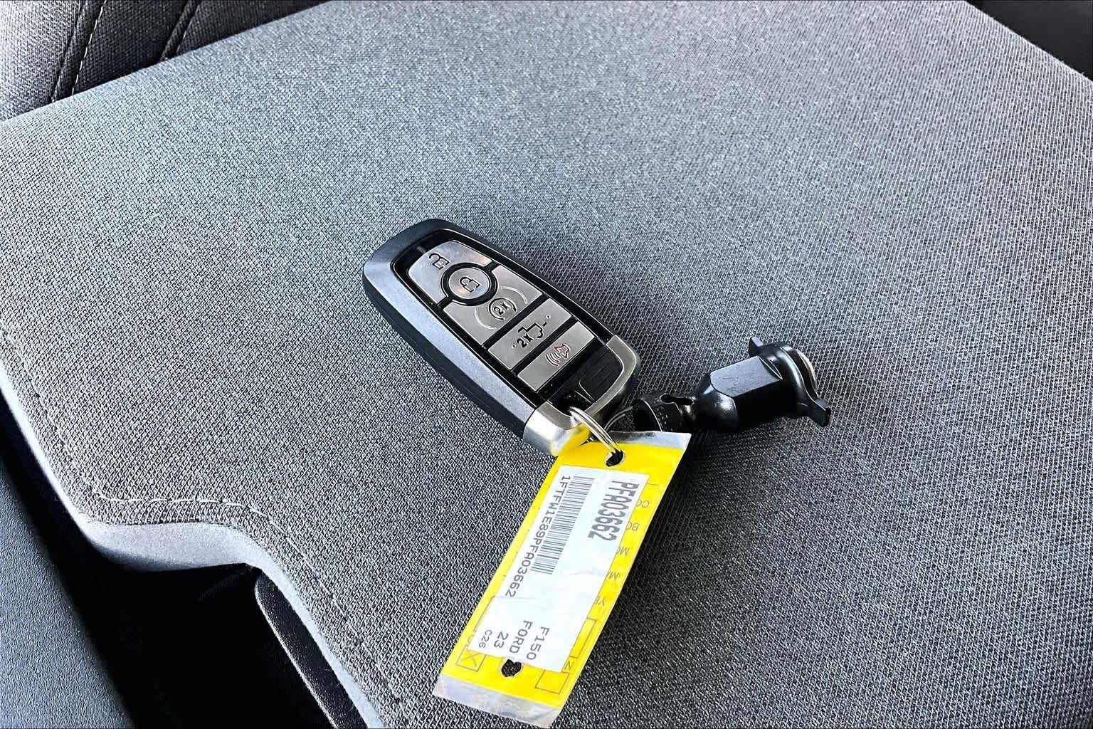 Used 2023 Avalanche Gray Ford XLT image 15