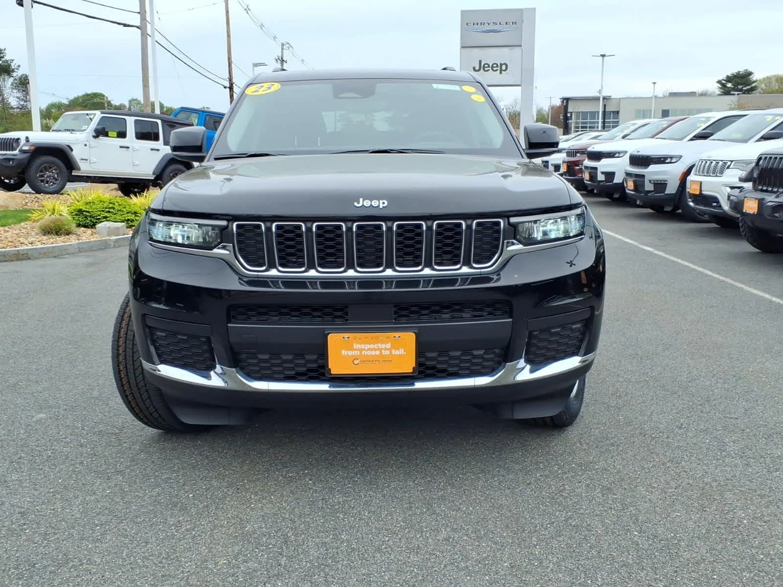 Certified Used 2023 Diamond Black Crystal Pearlcoat Jeep Laredo image 3
