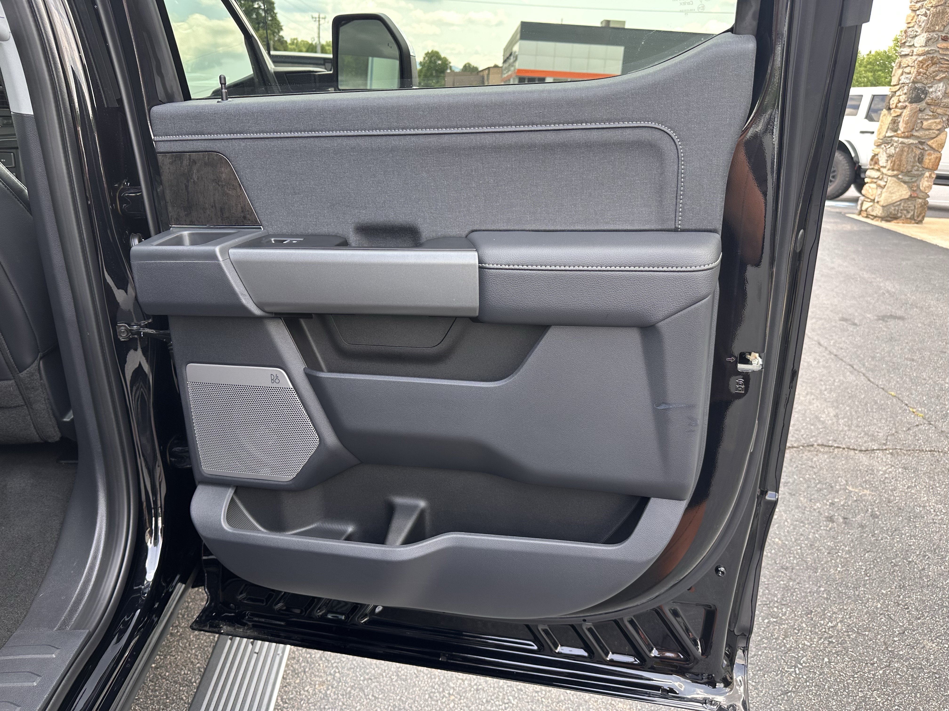 Used 2026 Agate Black Metallic Ford LARIAT image 18