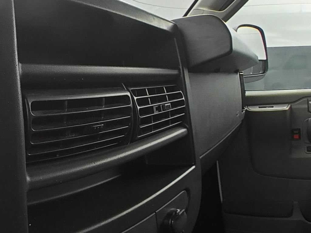 2025 Chevrolet Express Cargo Work Van - Photo 11