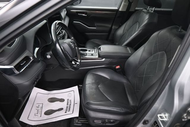 Used 2021 Silver Toyota Platinum image 21