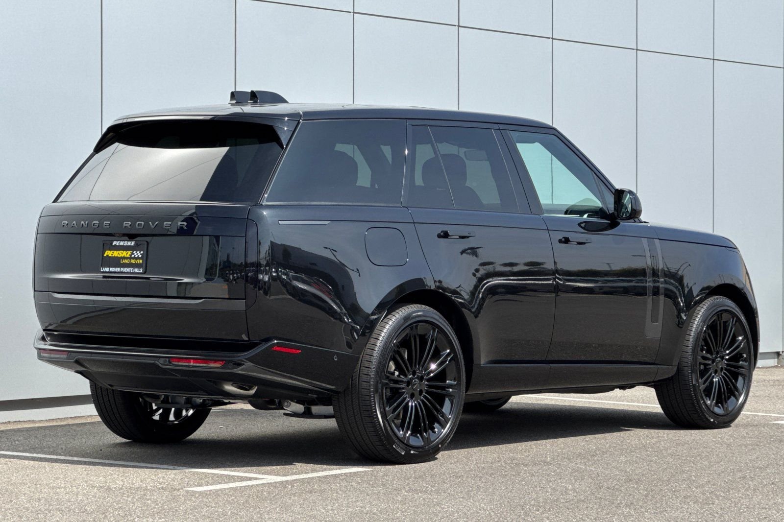 New 2026 Santorini Black Land Rover SE image 5