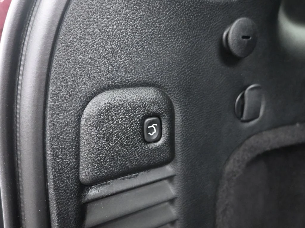 Used 2018 Red Jeep Altitude image 12