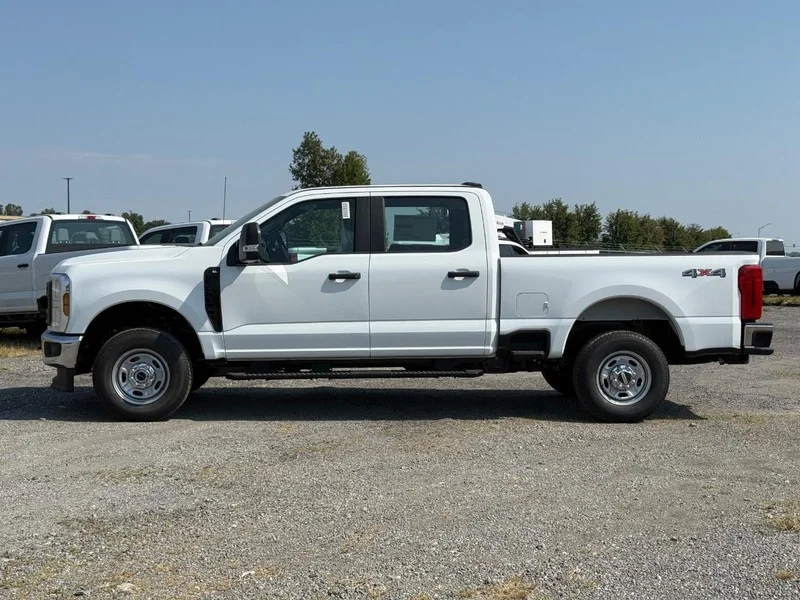 New 2027 Oxford White Ford XL 4WD Crew Cab 6.75